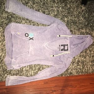 Adorable roxy thin shirt like sweater.